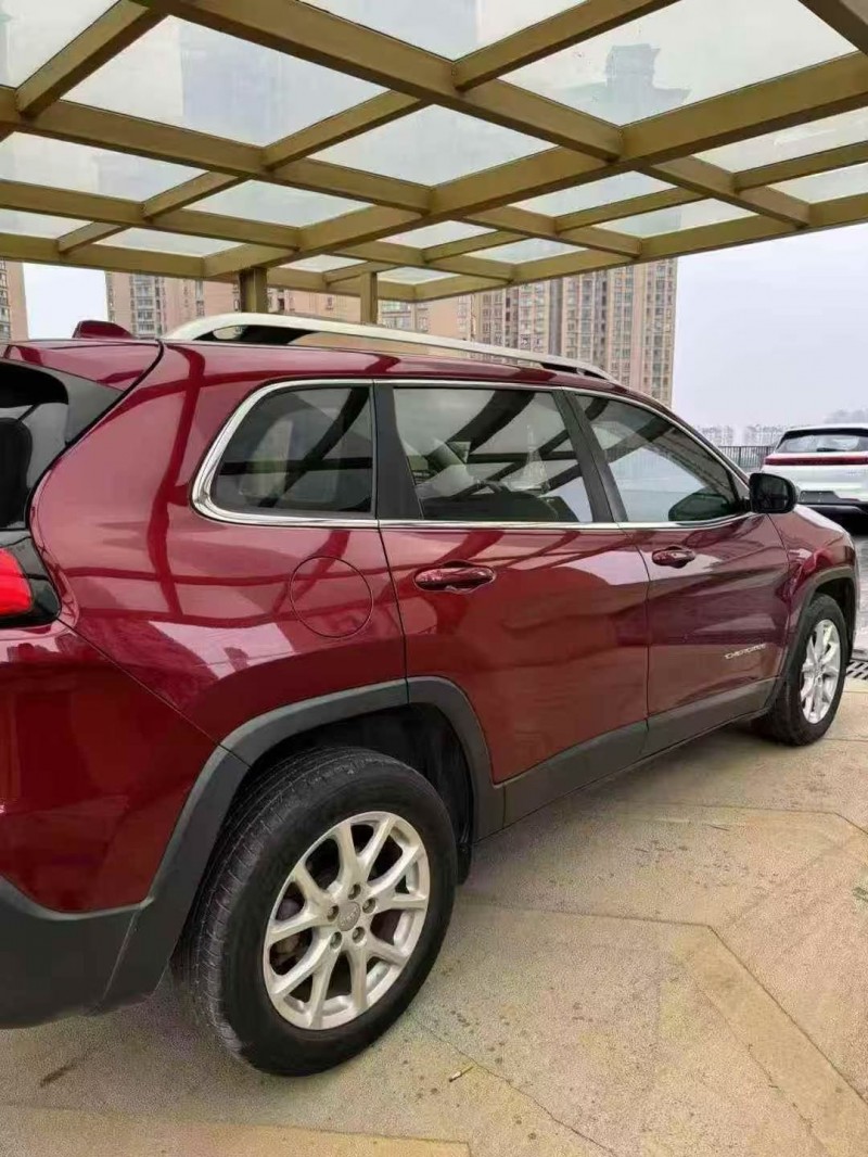 苏州17年Jeep自由光8