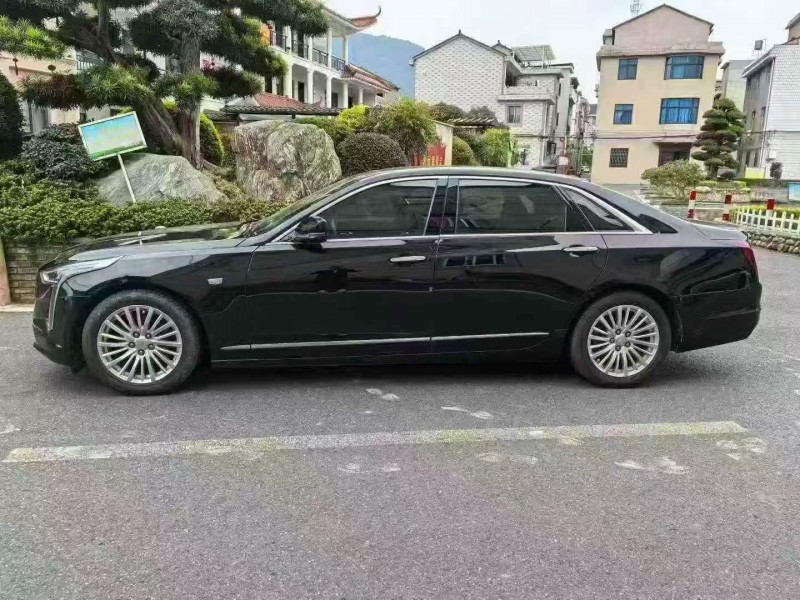 绍兴21年凯迪拉克CT67