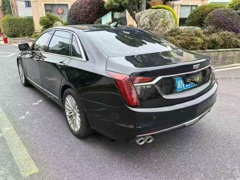 绍兴21年凯迪拉克CT68