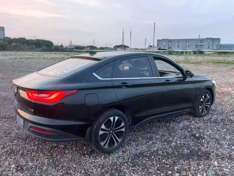 苏州20年宝骏RC68