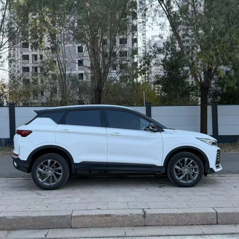 东营25年吉利缤越8