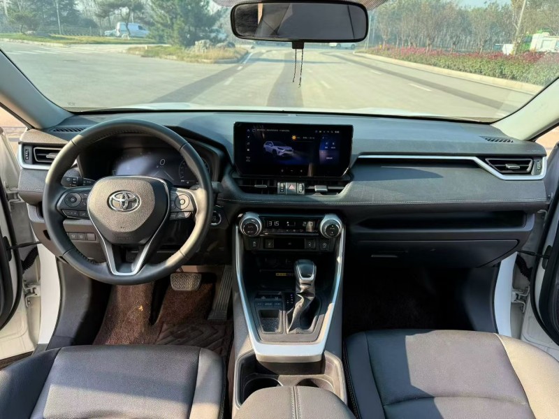 枣庄23年丰田RAV4荣放4