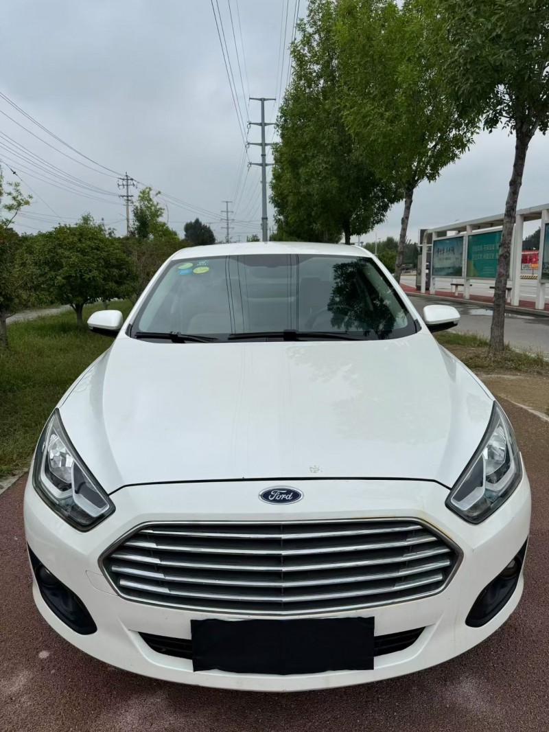 东营17年福特福睿斯1