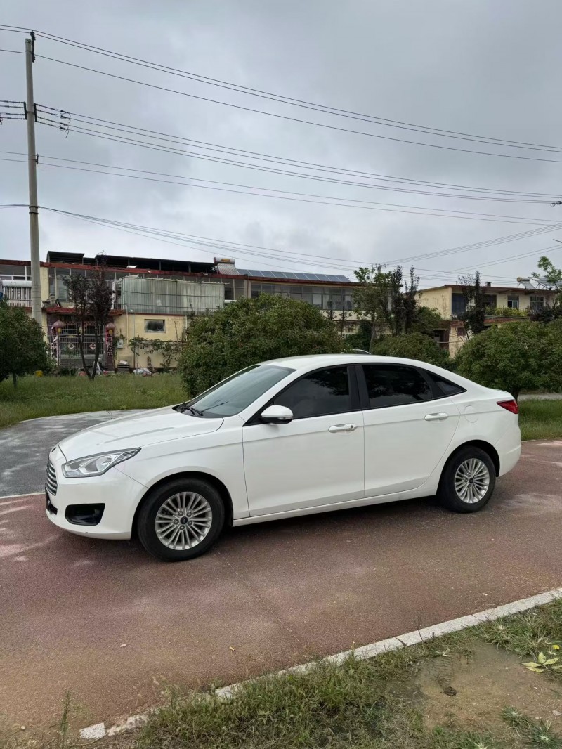 东营17年福特福睿斯3