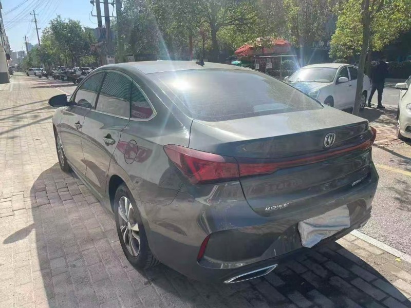 景德镇25年长安汽车逸动5