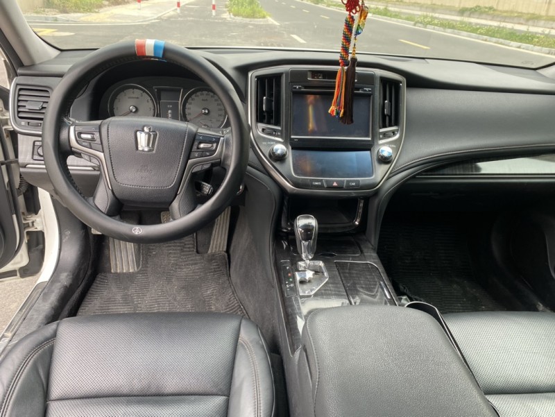 兰州16年丰田皇冠4