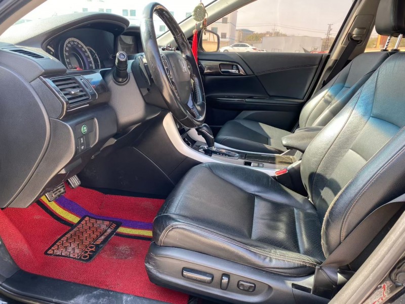 兰州14年本田雅阁6