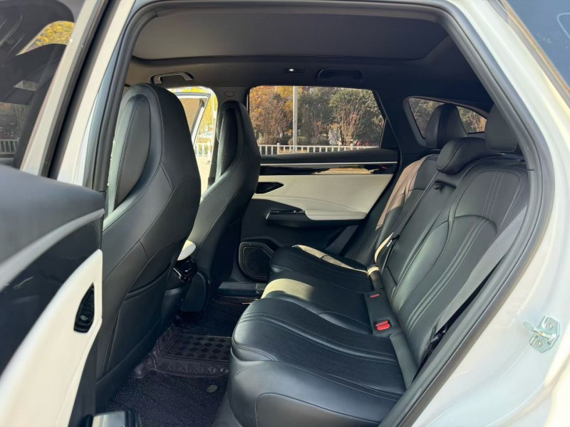 济宁24年吉利银河3