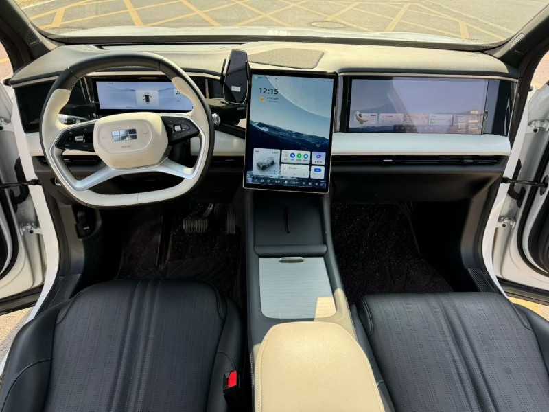 济宁24年吉利银河4