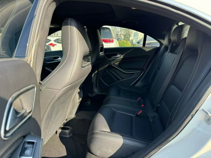 济宁17年奔驰CLA3