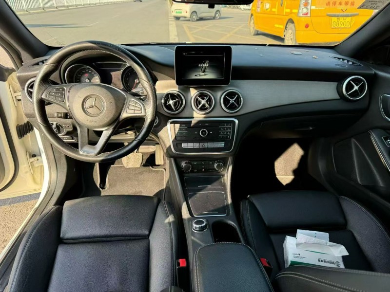 济宁17年奔驰CLA4