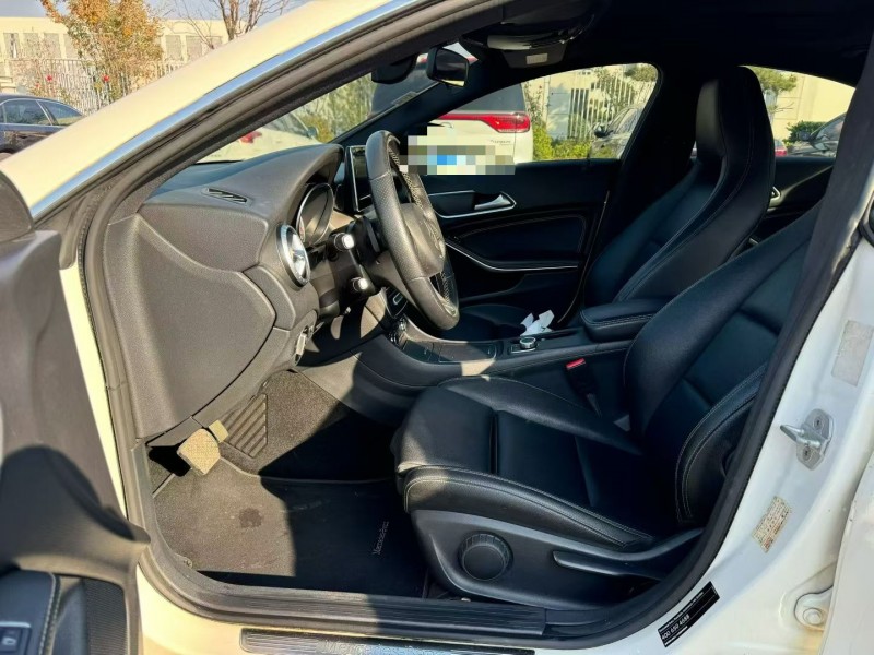 济宁17年奔驰CLA6