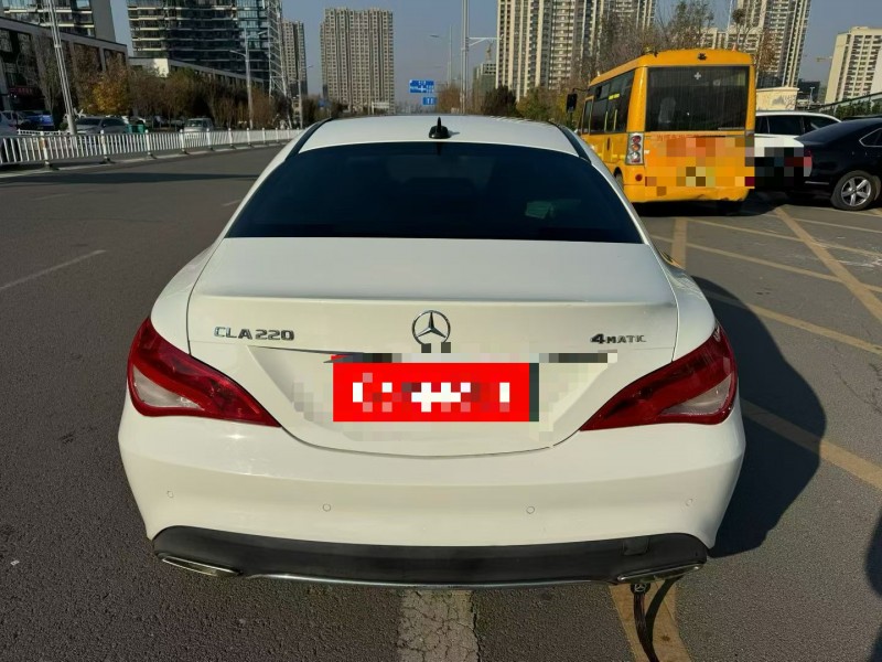 济宁17年奔驰CLA9