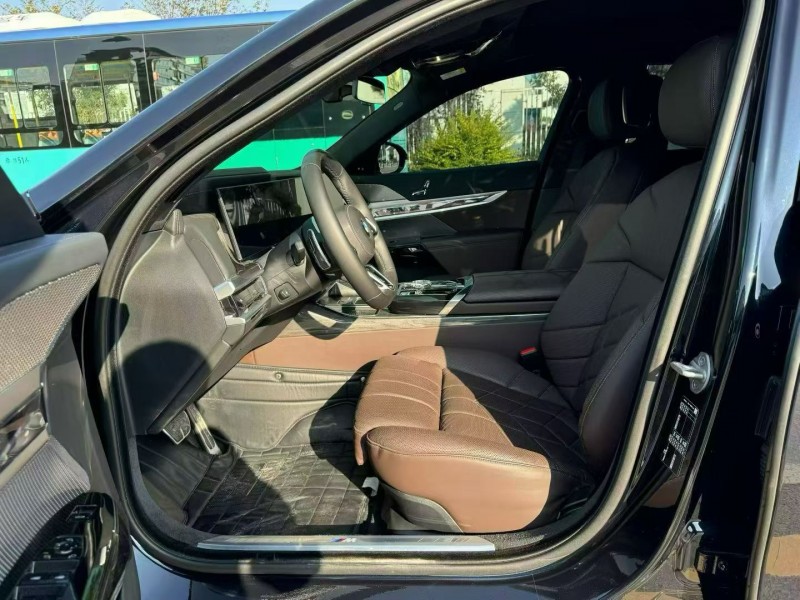 济宁24年宝马7系3