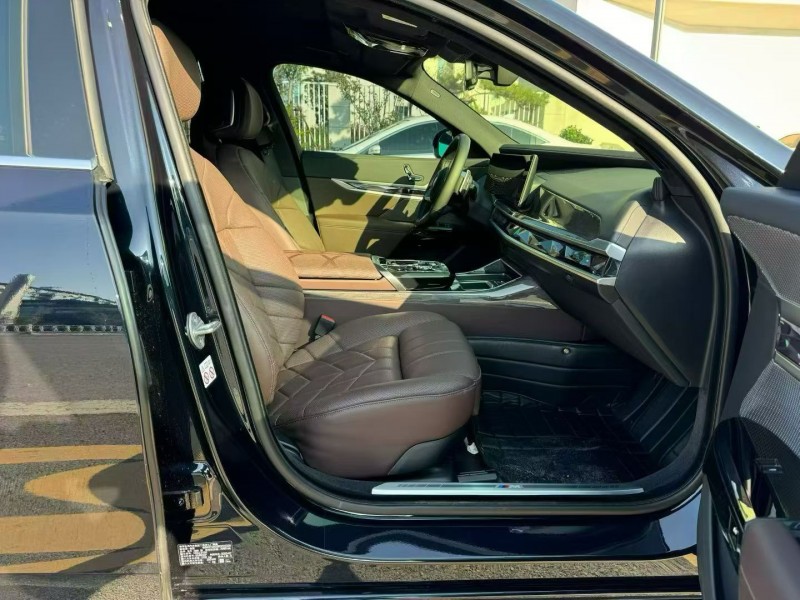 济宁24年宝马7系4