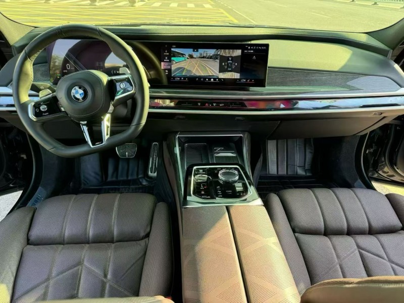 济宁24年宝马7系5