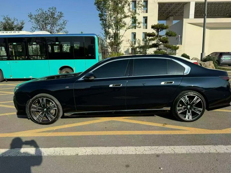 济宁24年宝马7系7