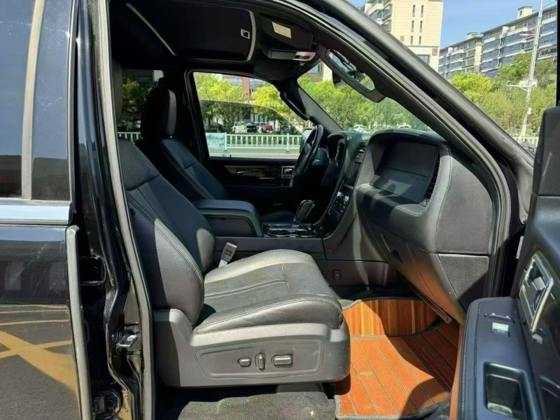 济宁18年林肯领航员4