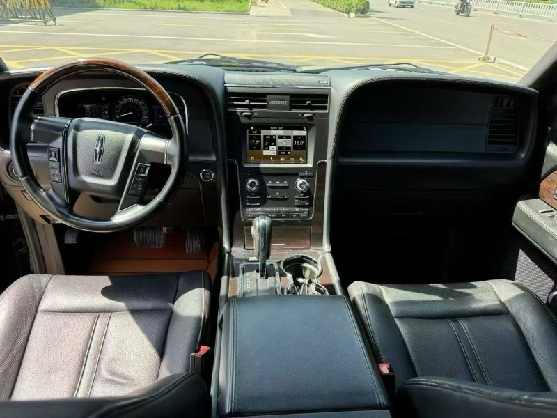 济宁18年林肯领航员5