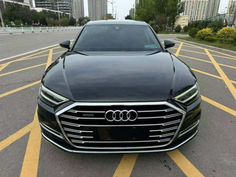 济宁19年奥迪A8L1