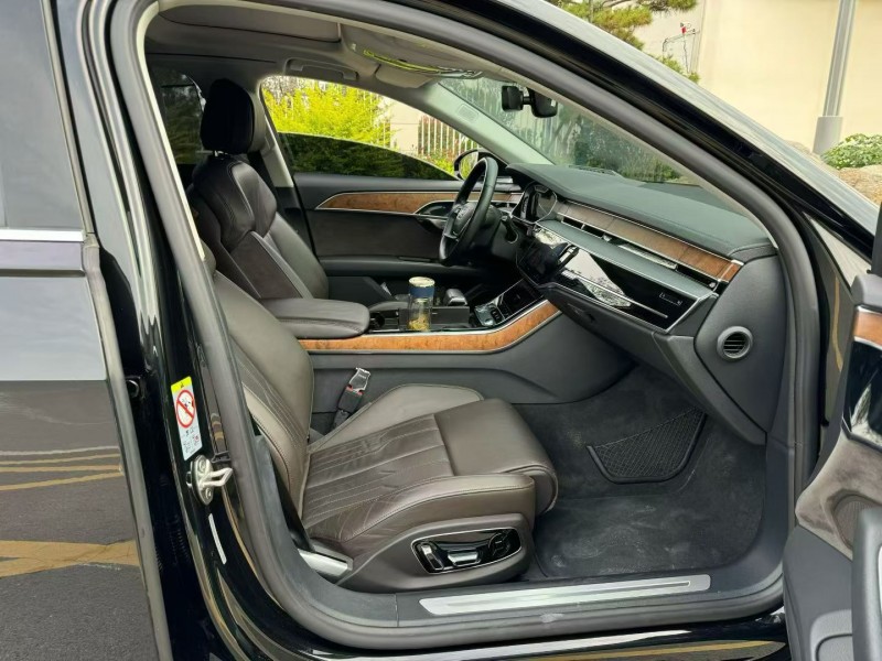 济宁19年奥迪A8L4