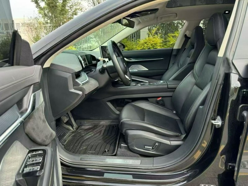 济宁23年极氪汽车0013