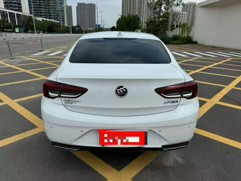 济宁22年别克君威8