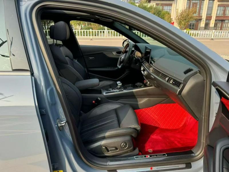 济宁22年奥迪A4L6