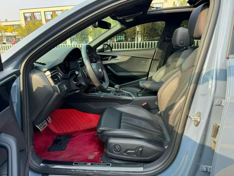 济宁22年奥迪A4L7