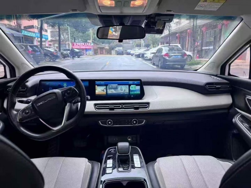 长沙23年北汽新能源EU系列5