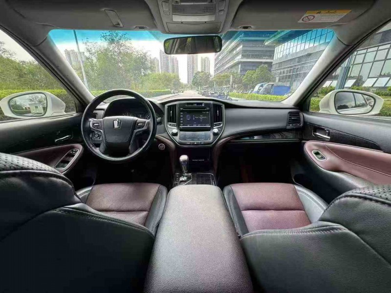 东莞18年丰田皇冠6