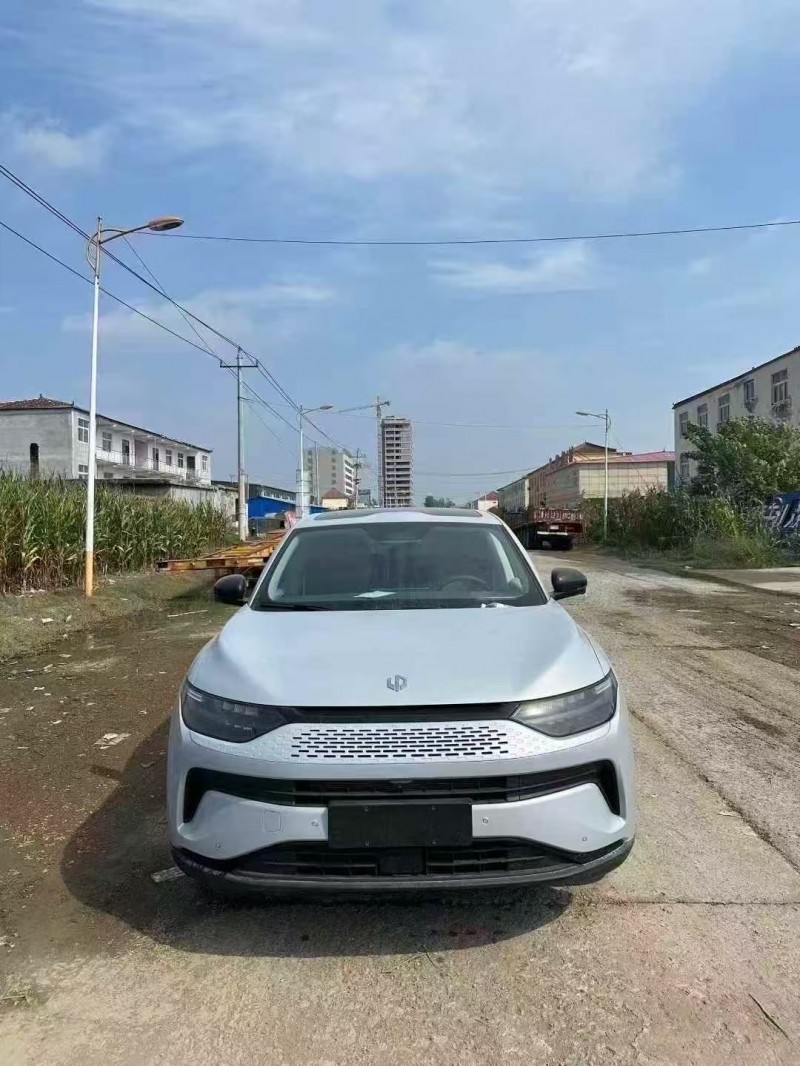 菏泽25年零跑汽车C111