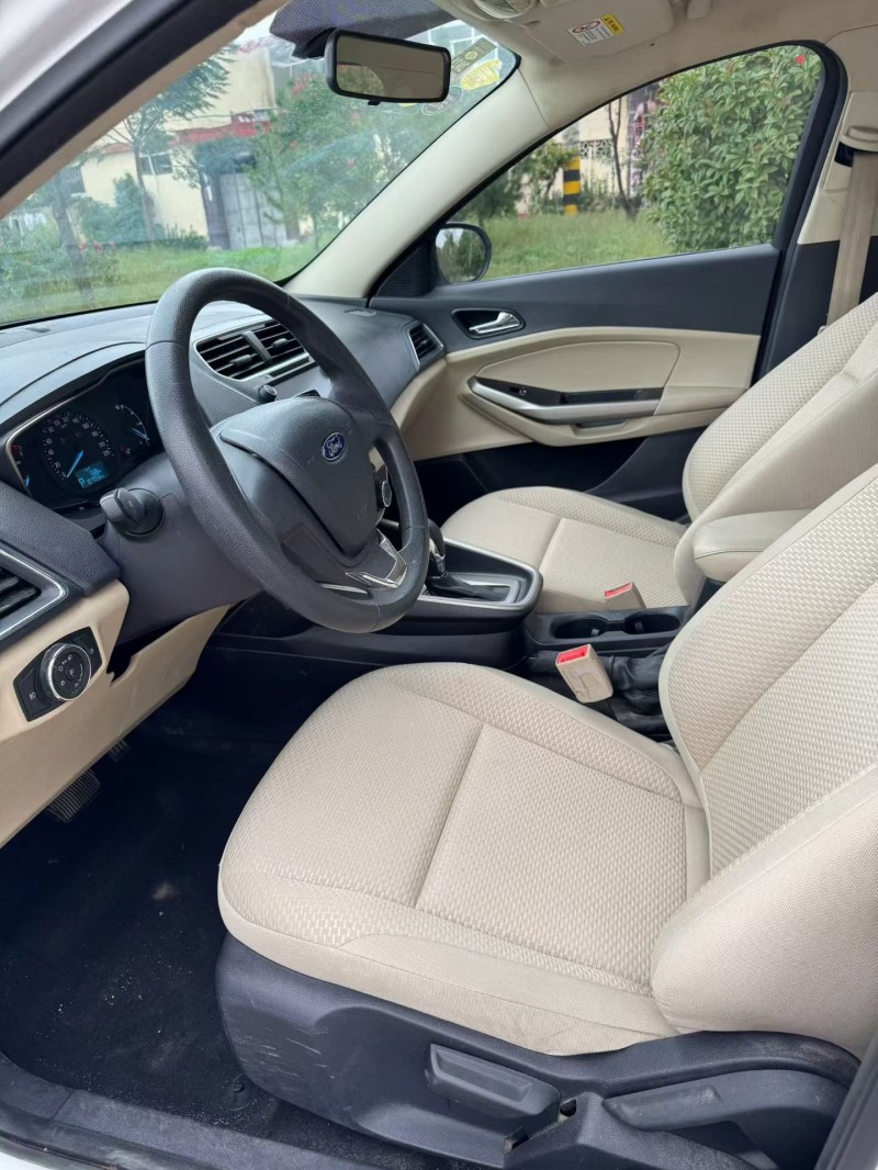 东营17年福特福睿斯4