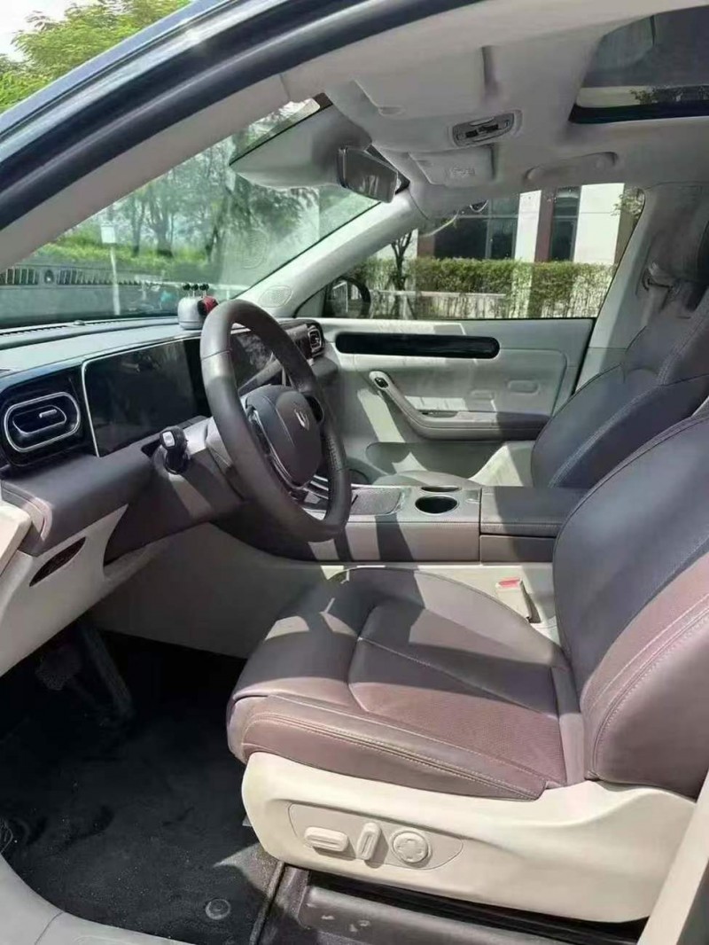 广州23年零跑汽车C117