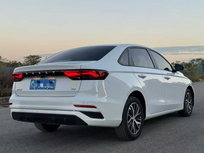 桂林22年吉利帝豪7