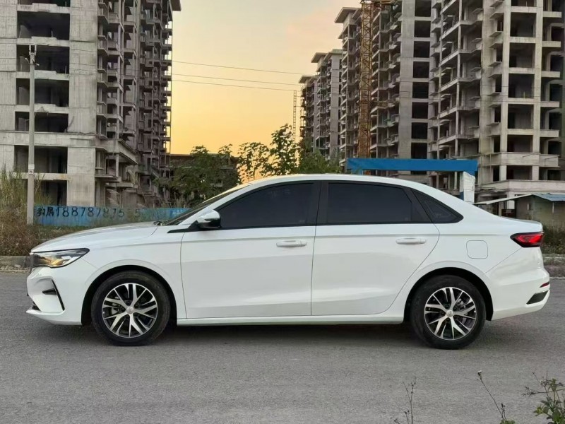 桂林22年吉利帝豪9