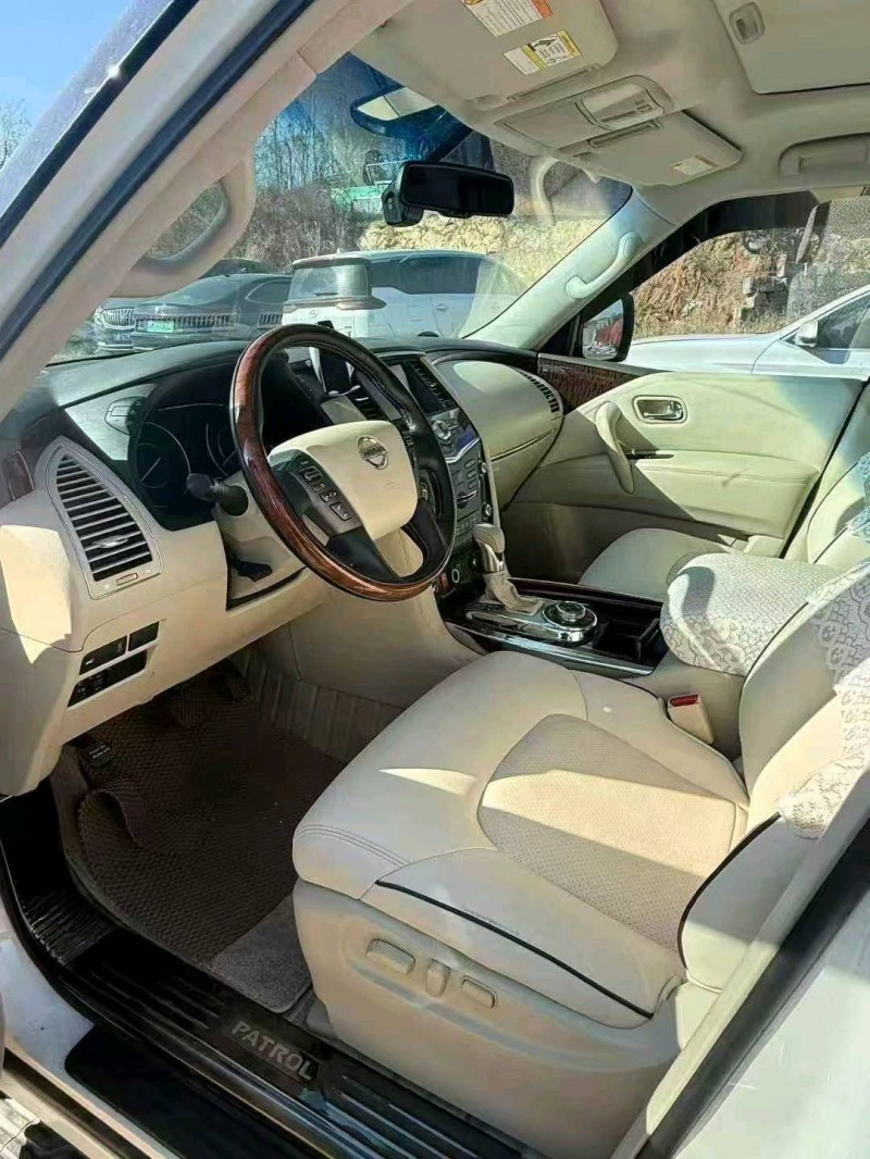 青岛17年日产途乐3