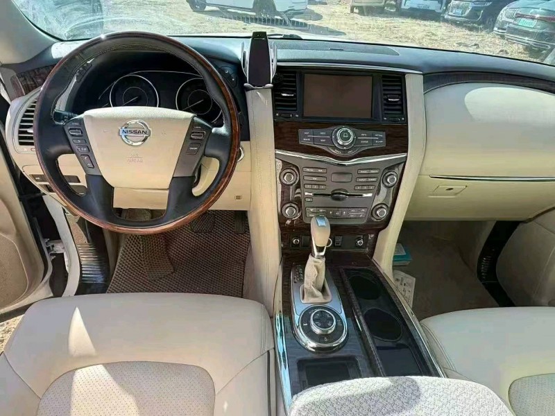 青岛17年日产途乐5