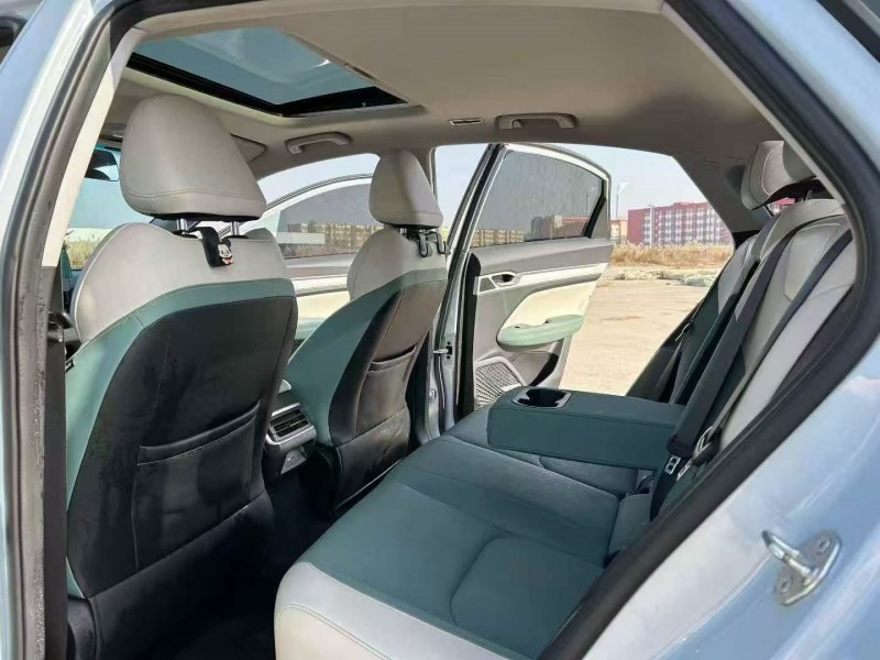 张家口23年吉利帝豪4