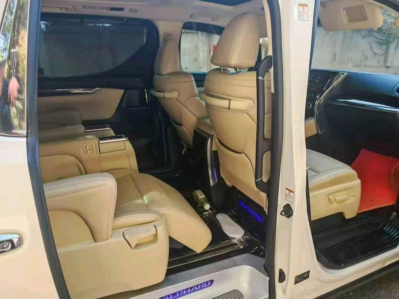 东营19年丰田埃尔法3