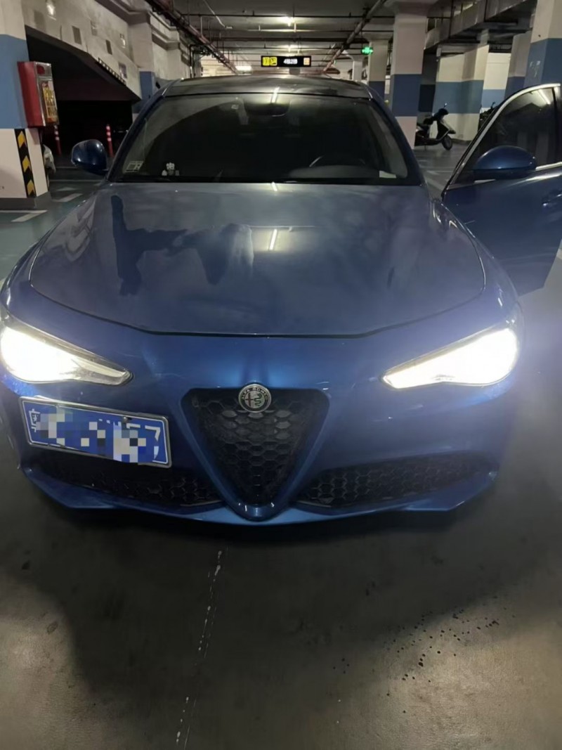 汕头19年阿尔法·罗密欧Giulia1