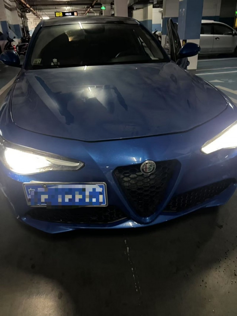 汕头19年阿尔法·罗密欧Giulia2