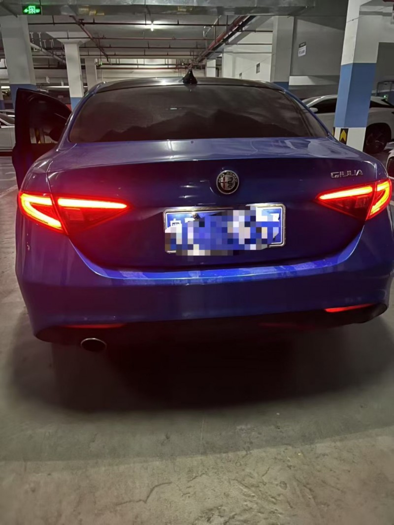 汕头19年阿尔法·罗密欧Giulia3