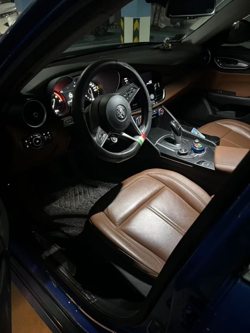 汕头19年阿尔法·罗密欧Giulia4