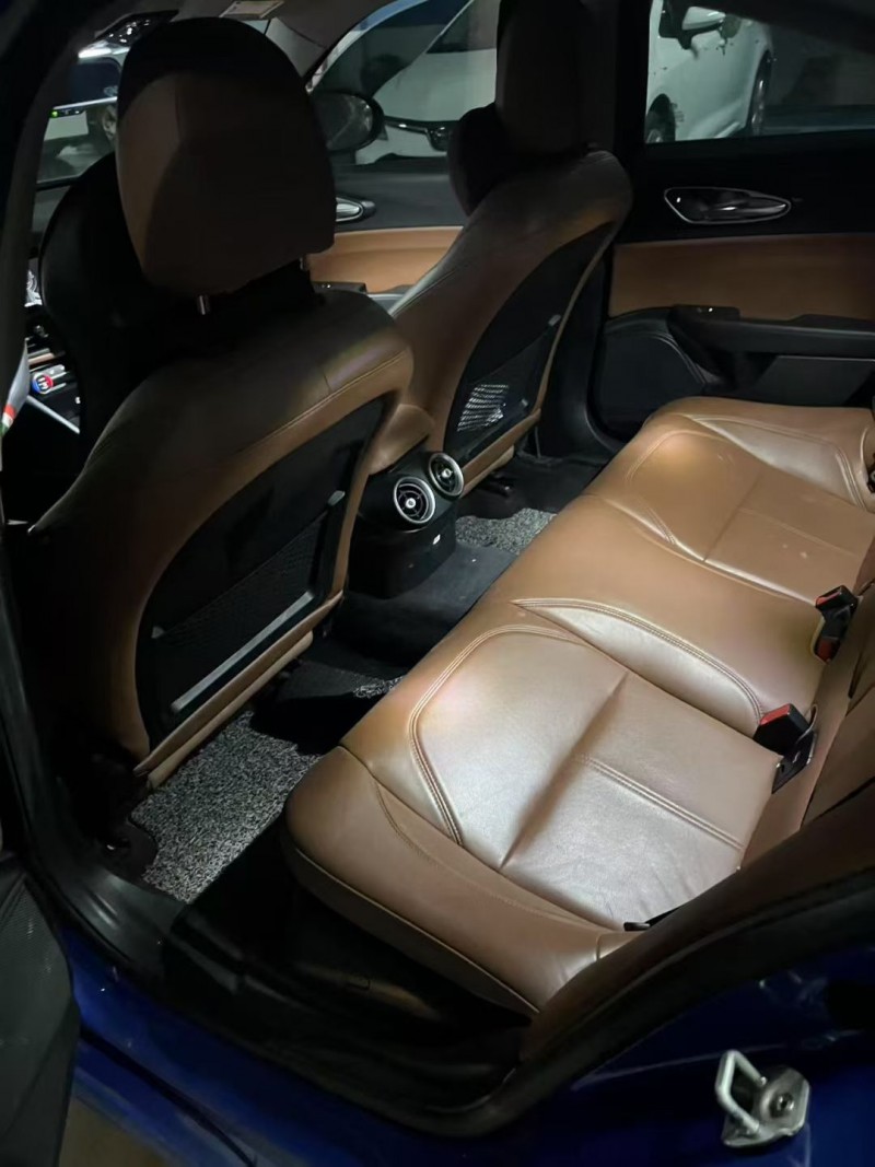 汕头19年阿尔法·罗密欧Giulia5