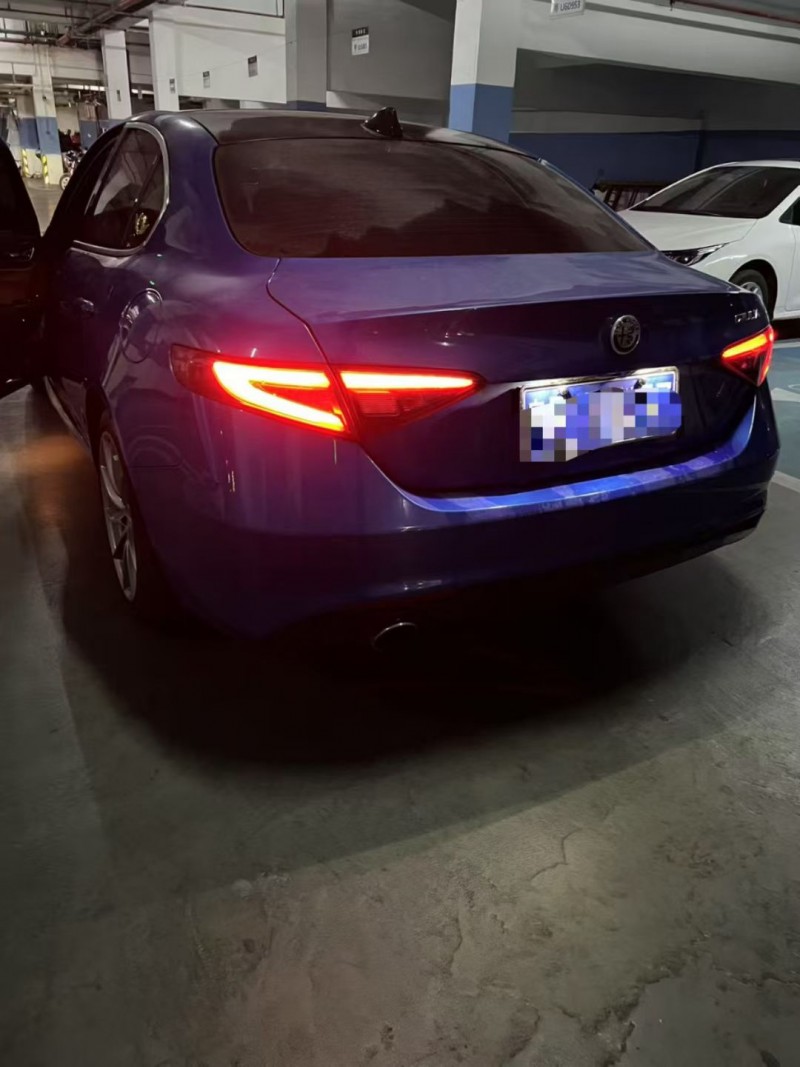 汕头19年阿尔法·罗密欧Giulia7