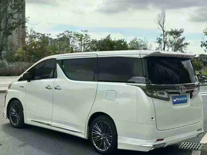 东莞19年丰田威尔法8