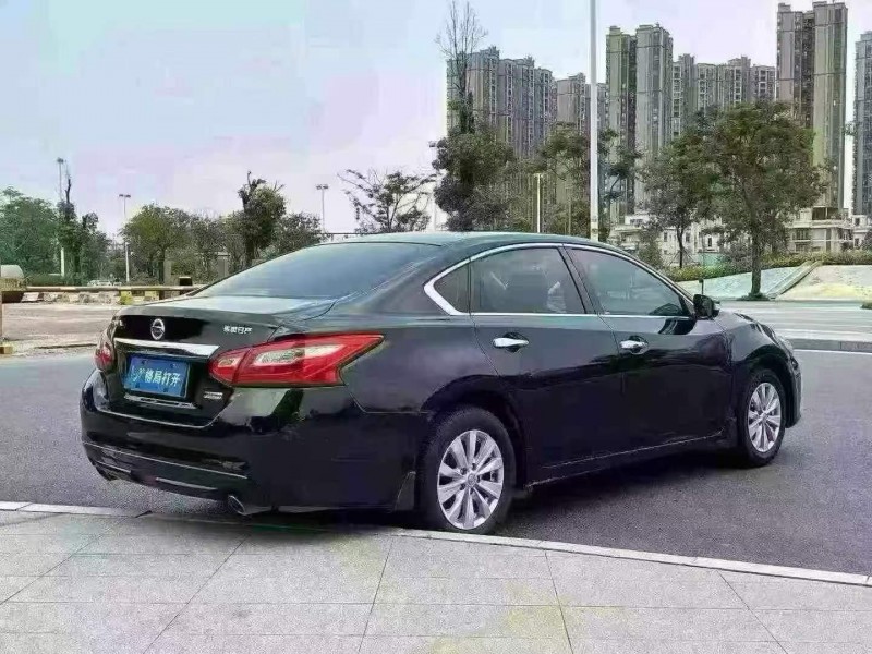 东莞18年日产天籁7
