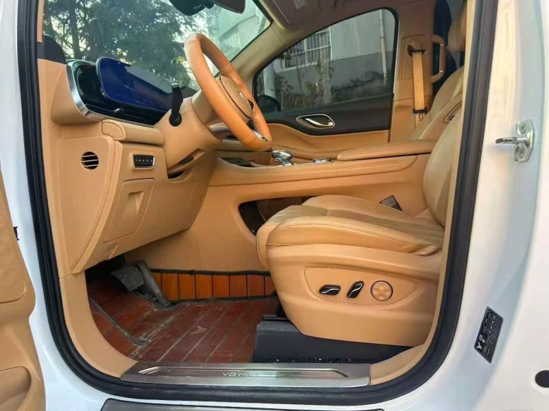 青岛23年岚图汽车梦想家6