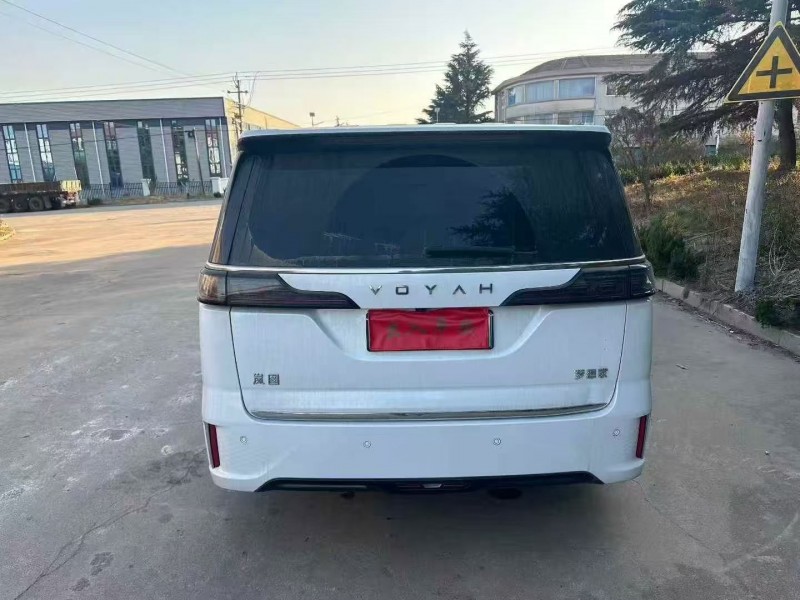 青岛23年岚图汽车梦想家8